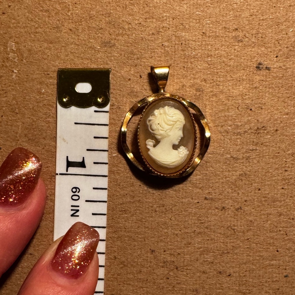 Cameo Charm - Costume